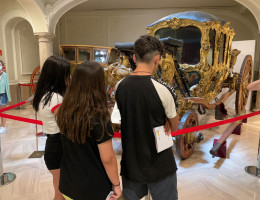 Jóvenes de las residencias de acogida de la provincia de Valencia se adentran en la artesanía y la historia gracias al Museo Nacional de Cerámica