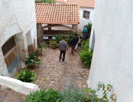 Los jóvenes atendidos en la residencia ‘La Villa’ de Villena (Alicante) realizan una ruta senderista por el Parque Natural de la Sierra de Espadán