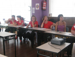 Los profesionales del Aula de Dinamización Intercultural de Fundación Diagrama en Cantabria exponen el proyecto en el Ayuntamiento cántabro de Colindres