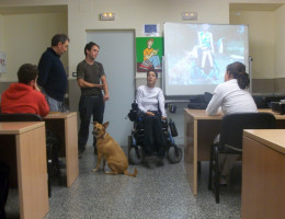 Los menores del centro ‘Virgen de Valvanera’ de Logroño ayudan a practicar deporte a personas con discapacidad