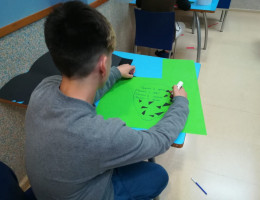 Los jóvenes atendidos en el centro de acogida ‘Sant Sebastià’ de Vinaròs (Castellón) participan en un taller sobre los Derechos del Niño. Fundación Diagrama. Comunidad Valenciana 2018.