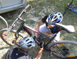 La empresa donó varias bicicletas de montaña a los jóvenes de los centros de acogida y programas de esta provincia