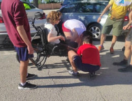 Preparación de la silla adaptada antes de la ruta