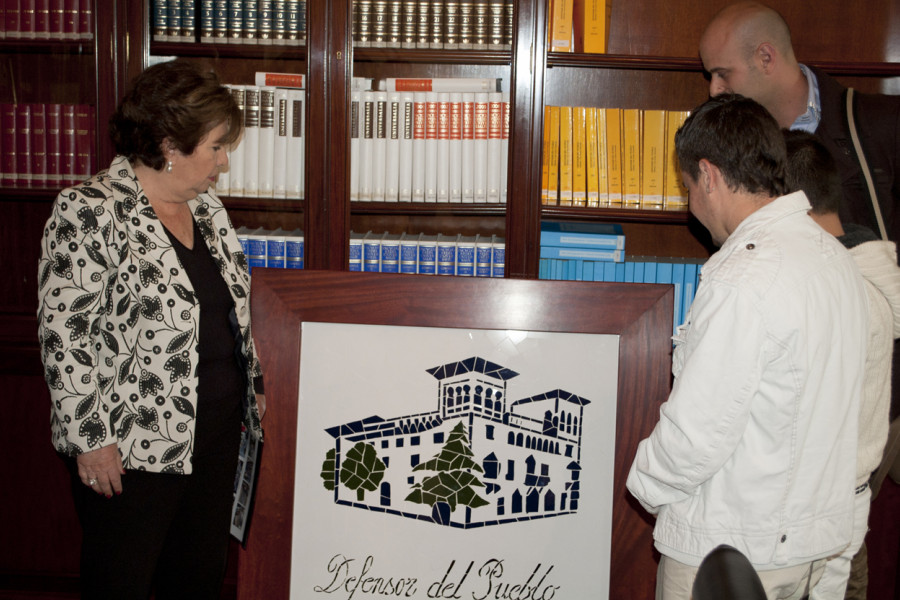 Menores y equipo educativo del Centro ‘Pi Gros’ de Castellón, visitan en Madrid a la Defensora del Pueblo de España, Maria Luisa Cava de LLano