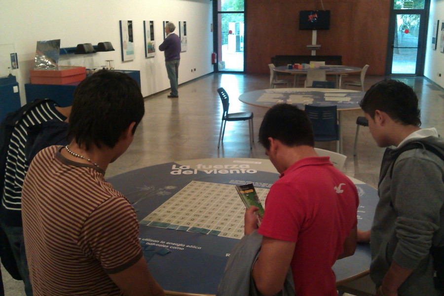 Los menores del centro ‘Virgen de Valvanera’ de Logroño visitan una exposición sobre energía sostenible