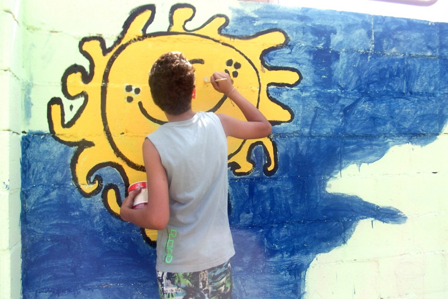 Los jóvenes del centro de acogida ‘Iregua’ de Logroño comienzan un taller de decoración de exteriores