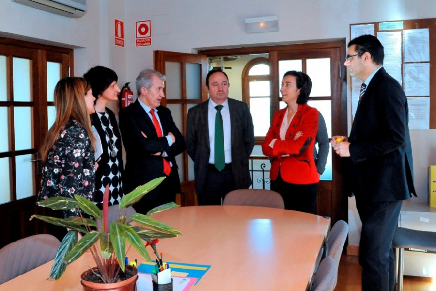 El presidente riojano Pedro Sanz destaca la labor de integración social realizada por el centro ‘Virgen de Valvanera’ en su décimo aniversario