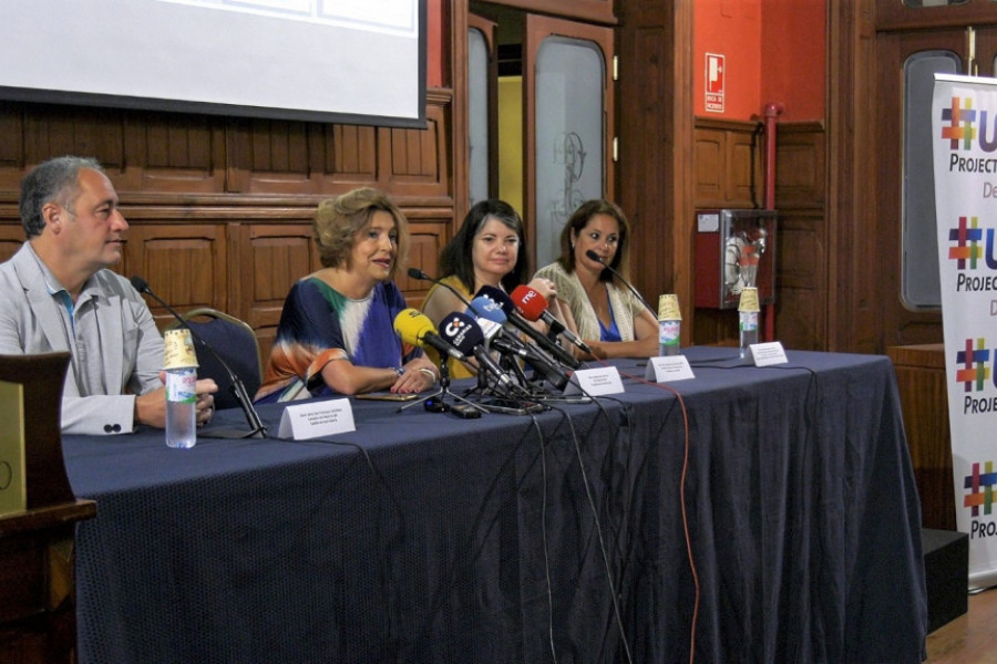 Francisco Castellano, Reyes Martel, Iratxe Serrano y Elena Espino