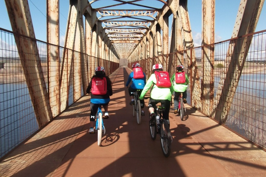 Menores del centro ‘La Cañada’ de Fernán Caballero (Ciudad Real) participan en el programa de rutas ciclistas A2Ruedas