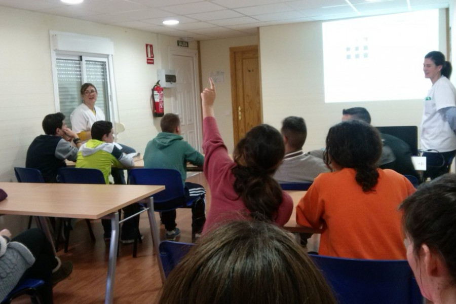 Jóvenes del centro ‘Arrui Alea’ de Molina de Segura (Murcia) participan en un taller de prevención del consumo de sustancias tóxicas