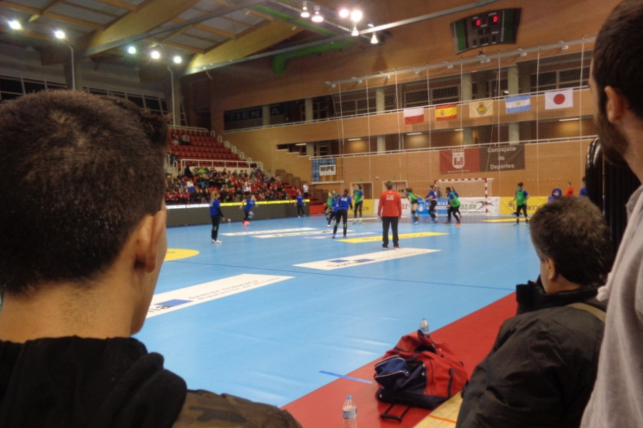 Entrenamiento selección femenina de balonmano. Menores de 'La Villa'. Fundación Diagrama.