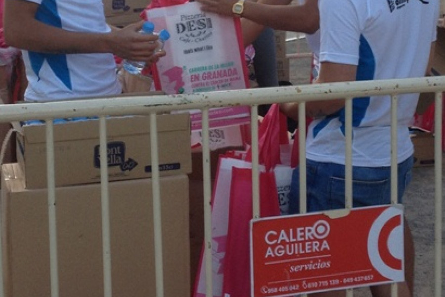 Menores voluntarios de 'San Miguel' en la Carrera de la Mujer contra el Cáncer de Mama. Fundación Diagrama. 