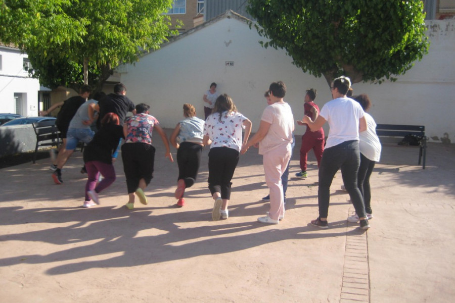 Los jóvenes del centro ‘Levante’ (Alicante) participan en actividades de sensibilización sobre la diversidad funcional. Fundación Diagrama 2018.