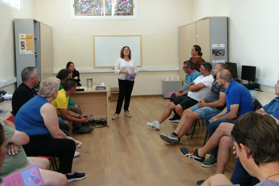 Personas atendidas en el centro de día ‘Heliotropos’ asisten a una charla del Equipo de Atención a la Violencia contra las Mujeres del Ayuntamiento de Murcia
