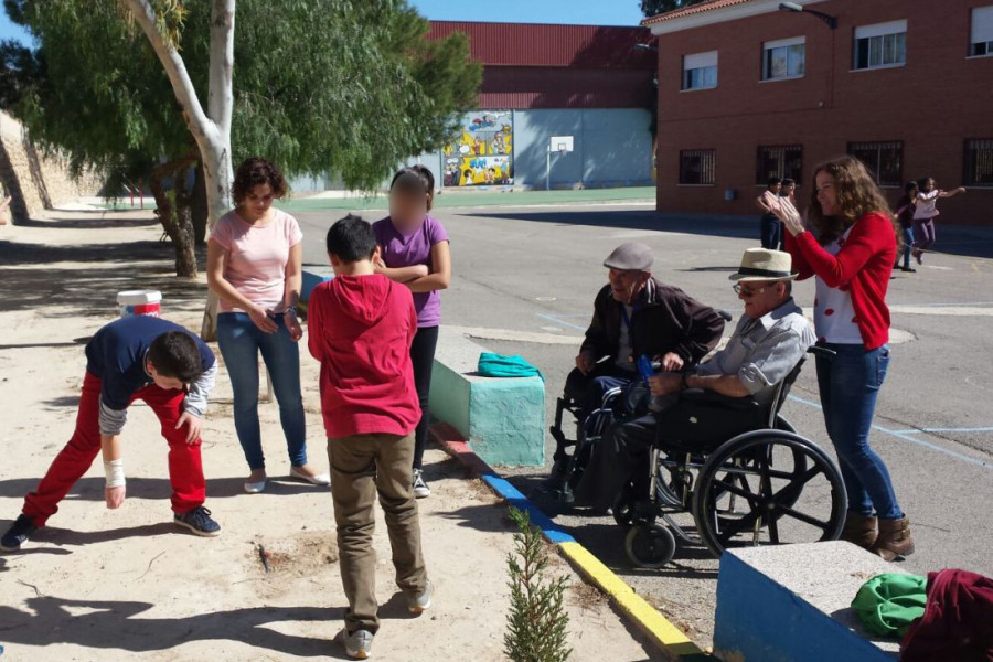 Encuentro intergeneracional. Usuarios de 'Nuevo Azahar'. Fundación Diagrama.