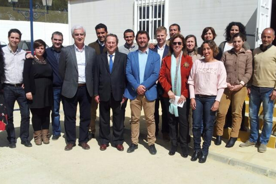 Emilio de Llera y Mercedes Fernández, durante su visita al centro 'Los Alcores' de Carmona (Sevilla)