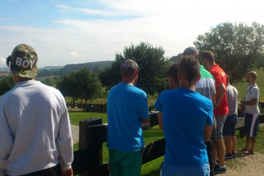 Menores del centro ‘El Acebo’ de Santander aprenden técnicas de cultivo ecológico en los Ecohuertos de Reocín