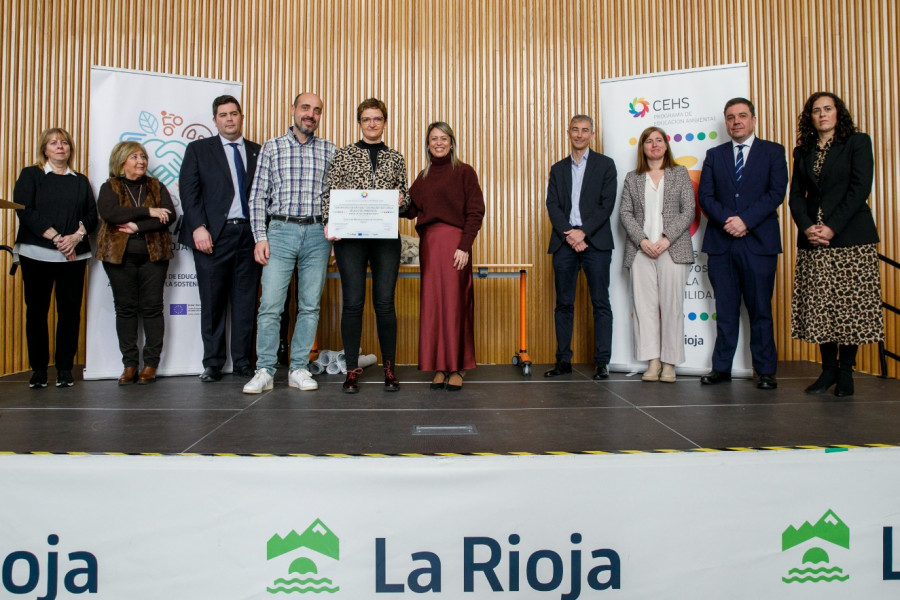 María Hernández recoge el certificado