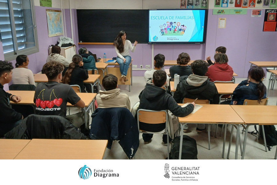 Sesión de Escuela de Familias en un IES