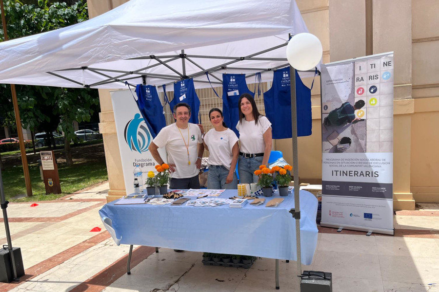 El equipo de Fundación Diagrama asiste a la Feria de las Familias de Benidorm