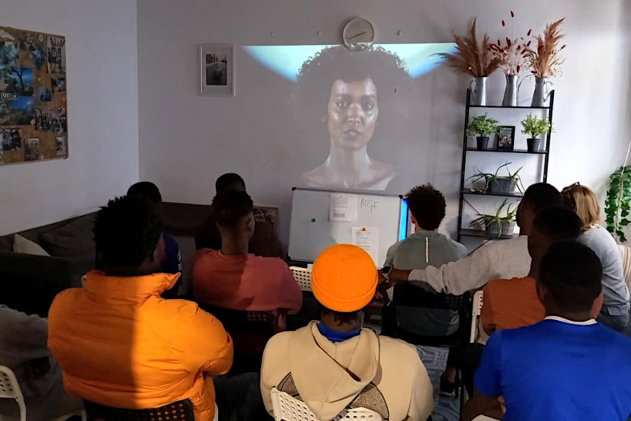 Proyección de Flor del Desierto en Els Gegants