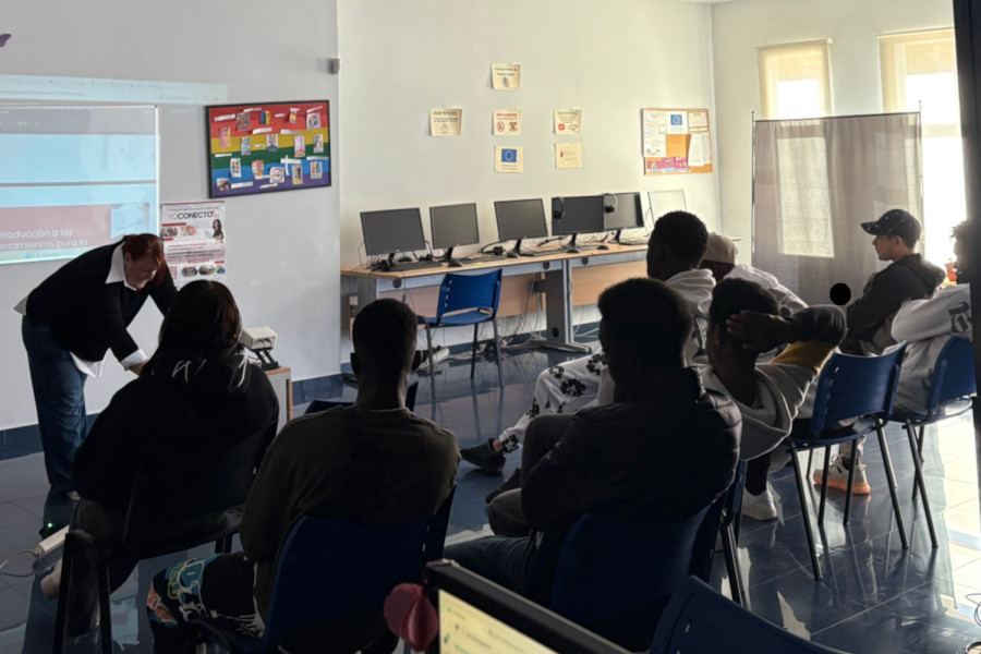 Fundación Cibervoluntarios colabora en la formación de personas usuarias del servicio Azarbe 