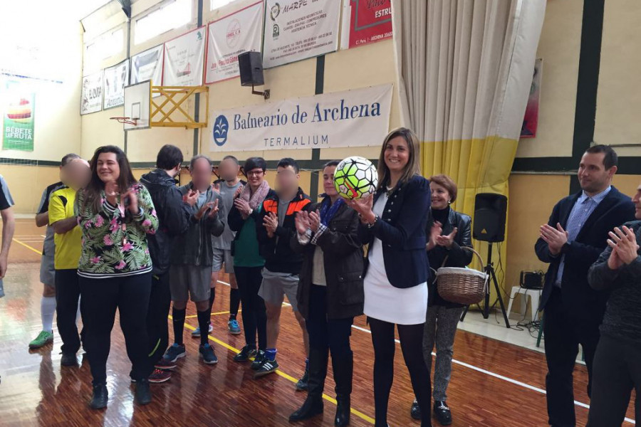 Usuarios del centro 'Nuevo Azahar' participan en la Liga de Fútbol Sala FEAFES. Fundación Diagrama. 