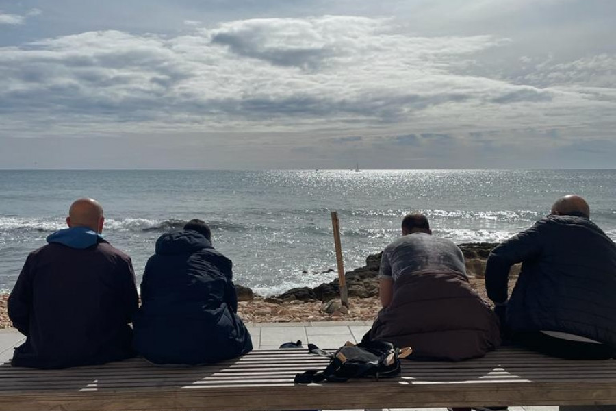 Un grupo de personas atendidas en el Centro para la Atención de la Enfermedad Mental ‘Altavida’ de Abanilla visitan la ciudad de Torrevieja. Fundación Diagrama. Murcia 2022.