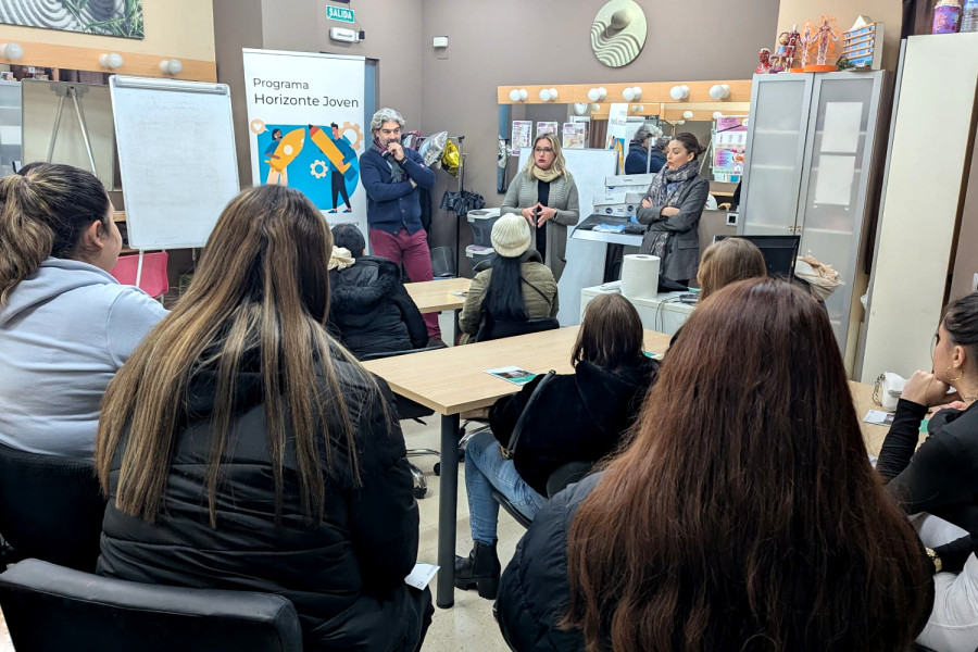 Sesión inicial de la formación en la sede de CEDECO