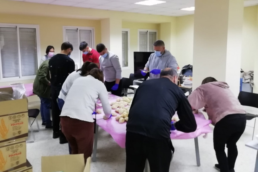 Los menores del centro ‘El Limonar’ de Alcalá de Guadaíra colaboran como voluntarios en la VI Carrera Benéfica de la Asociación Síndrome Down de Sevilla