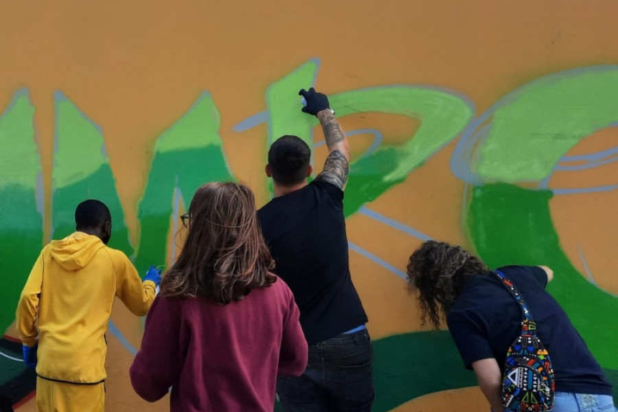 Menores del centro ‘Inagua’ de Las Palmas de Gran Canarias participan en un taller artístico de la IV Feria de la Juventud