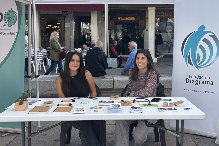 Dos profesionales de Fundación Diagrama, en la jornada informativa de entidades