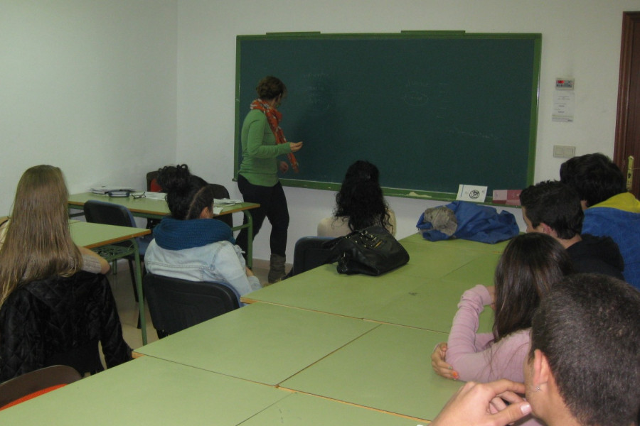 Los menores del Programa de Medio Abierto de Alicante participan en un taller de justicia juvenil