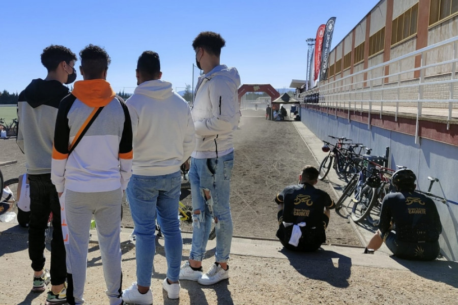 La IX Caudete Extreme BTT cuenta con la colaboración como voluntarios de un grupo de menores atendidos en el hogar residencial ‘Alácera’