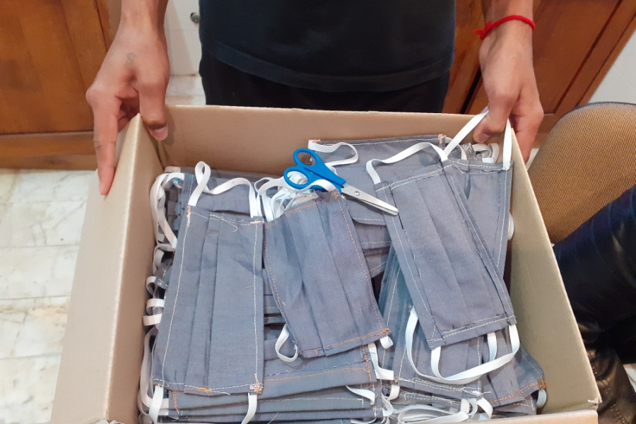 Los jóvenes atendidos en ‘Baix Ebre’ (Tarragona) donan cerca de 200 mascarillas a los vecinos del municipio de L’Ametlla de Mar. Fundación Diagrama. Cataluña 2020.