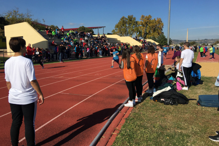 Los jóvenes atendidos en el centro de acogida ‘Torrent III’ colaboran en un campeonato paralímpico celebrado en Xátiva. Fundación Diagrama. Comunidad Valenciana 2019.