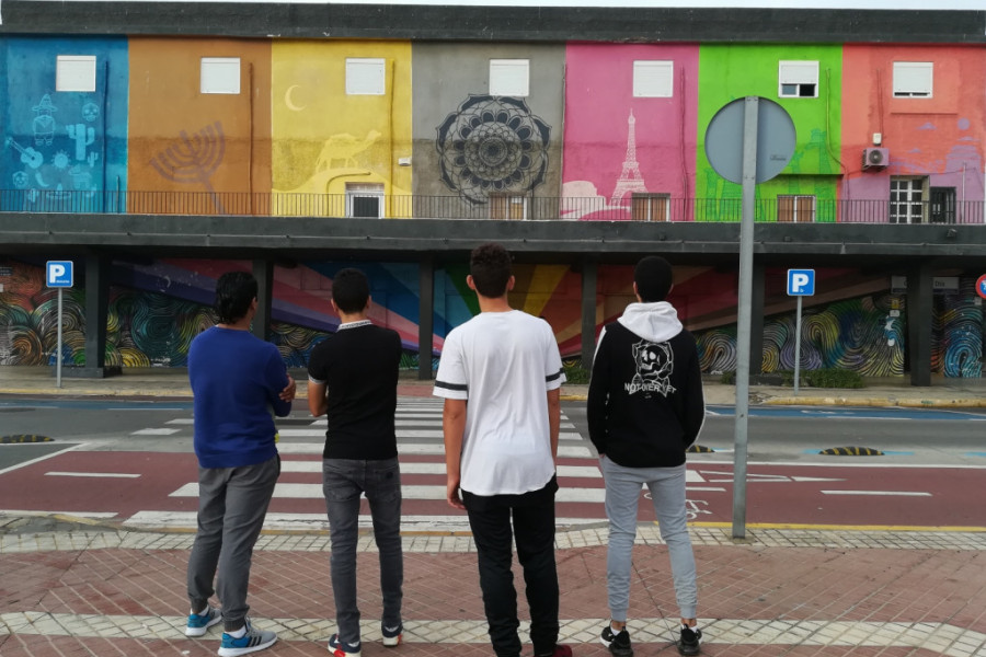 Los jóvenes atendidos en el centro educativo ‘Ciudad de Melilla’ participan en un taller formativo de costura. Fundación Diagrama. Melilla 2019. 