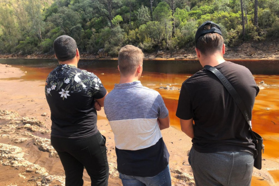 Los jóvenes atendidos en el centro ‘Odiel’ de Huelva descubren el patrimonio histórico y cultural de las localidades de Minas de Riotinto y Trigueros. Andalucía 2019.