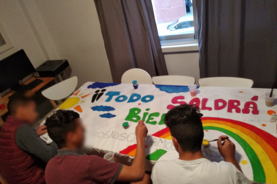 Los jóvenes atendidos en el Hogar de Acogida ‘Manuela Solís Clarás’ de Vinarós (Castellón) participan en varios talleres relacionados con el COVID-19. Fundación Diagrama. Comunidad Valenciana 2020. 
