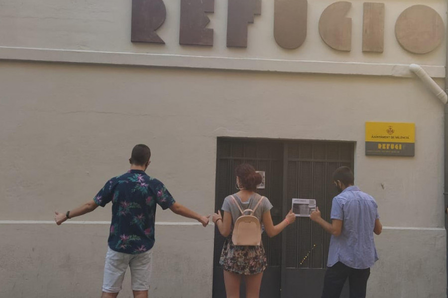 Jóvenes de la Residencia ‘Campanar’ de Valencia amplían sus conocimientos sobre la historia de la ciudad con una visita al refugio antiaéreo de Serranos