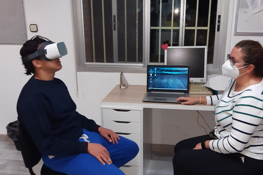 Jóvenes atendidos en la residencia ‘Pi i Margall’ de Burjassot (Valencia) participan en un proyecto de terapia mediante la realidad virtual