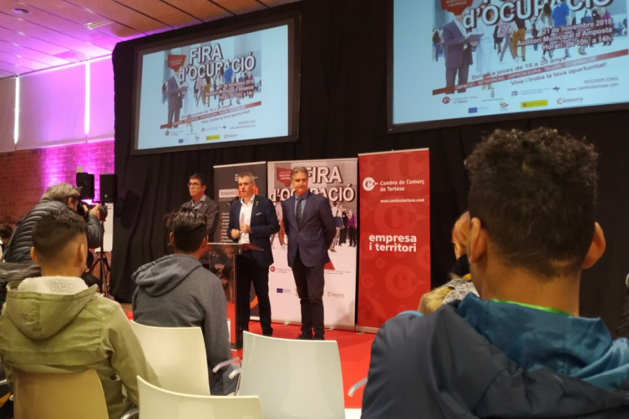 Los jóvenes atendidos en la Unidad de Fomento de la Autonomía ‘Bayt Al Saadaka’ de Amposta acuden a la Feria de Ocupación de la ciudad. Fundación Diagrama. Cataluña 2019. 