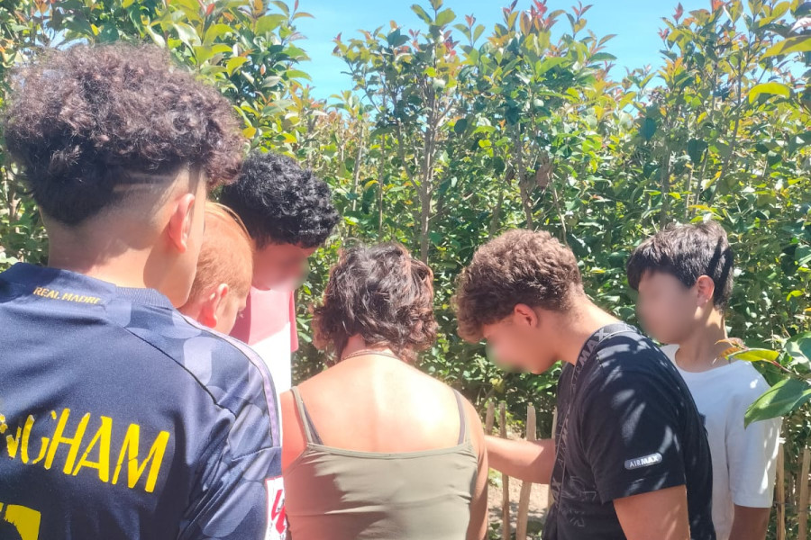 Niños, niñas y adolescentes de la residencia de acogida ‘Plana Baixa’ comparten una jornada de aprendizaje experiencial en el Laberinto de Peñíscola