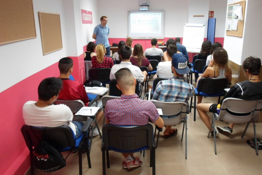 Los jóvenes del Programa ‘Labor’ de La Rioja participan en un curso de manipulador de alimentos