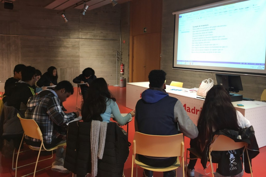 Jóvenes atendidos en el Programa Punto de Partida de Carabanchel participan en una acción formativa de atención al cliente