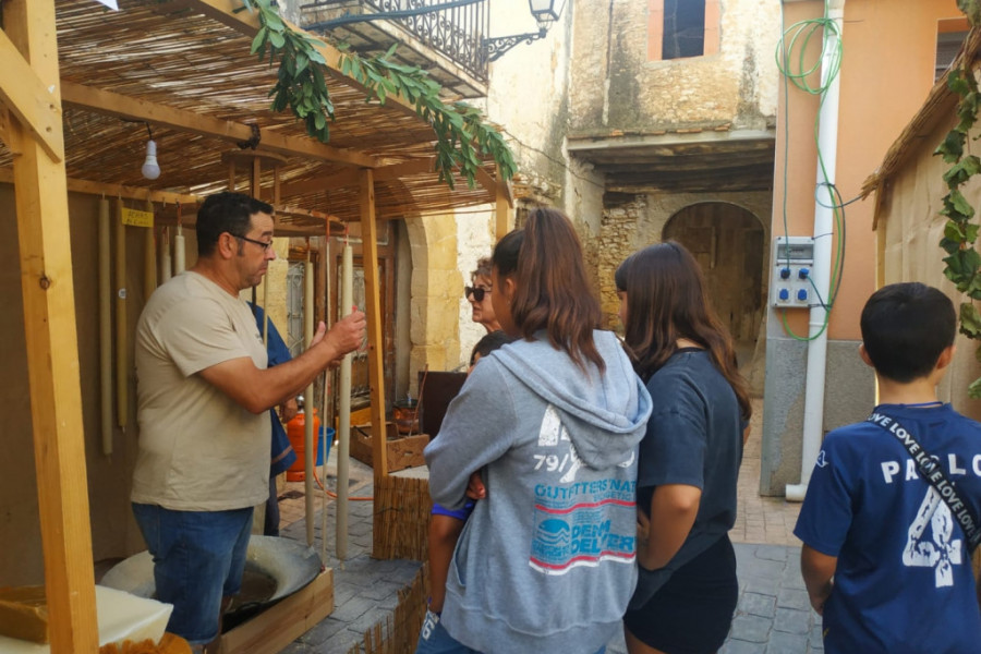 Los menores atendidos en el centro de acogida ‘Sant Sebastià’ de Vinaròs (Castellón) visitan la feria romana de la localidad de Traiguera. Fundación Diagrama. Comunidad Valenciana 2019.