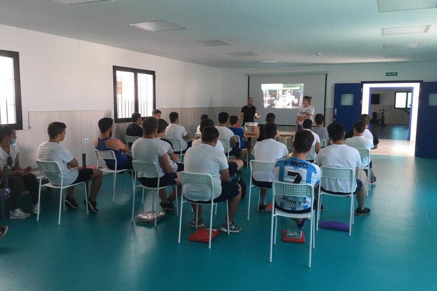 Los menores atendidos en el centro ‘Odiel’ de Huelva asisten a una charla de sensibilización sobre el Coronavirus. Fundación Diagrama. Andalucía 2020.