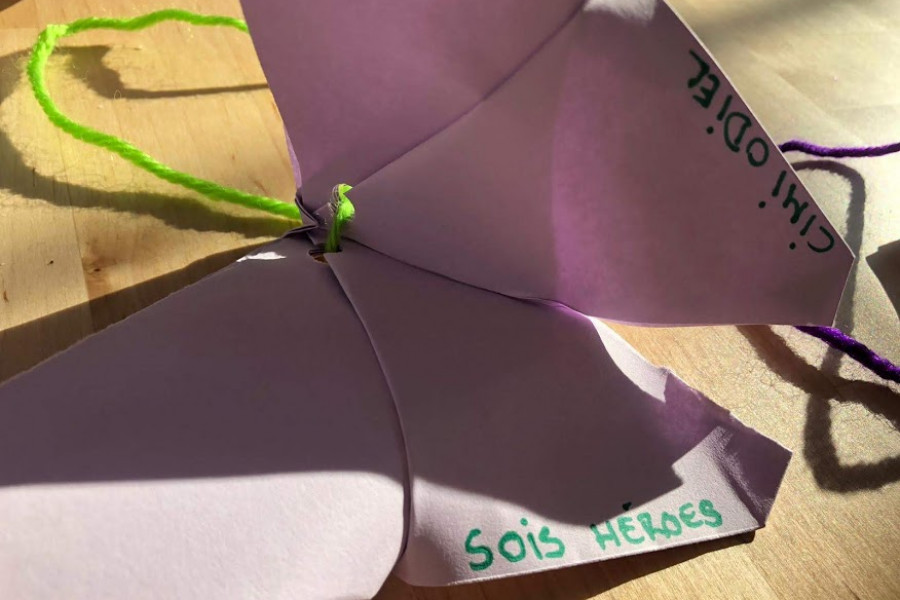 Los menores atendidos en el centro ‘Odiel’ de Huelva participan en la elaboración y  envío de 750 mariposas de papel con mensajes de ánimo. Fundación Diagrama. 2020