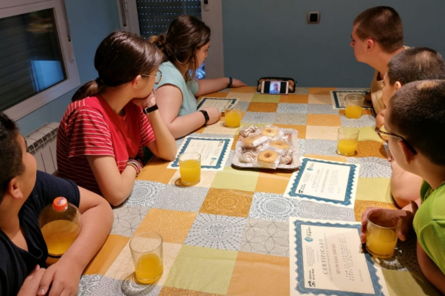 Los menores de los pisos ‘Leza’, ‘Jubera’, ‘Cidacos’ y ‘Alhama’ de Logroño reciben un diploma del Gobierno de La Rioja por su actitud durante el confinamiento. Fundación Diagrama 2020.