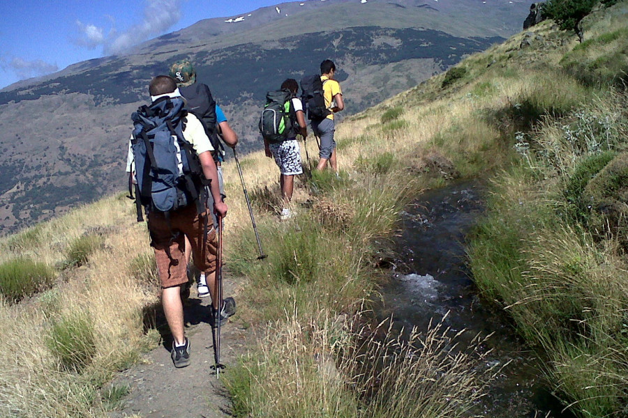 Menores del Centro Las Lagunillas de Jaén coronan la cima más alta de la Península